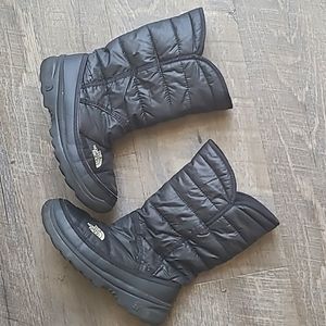 North face girls boots size 2